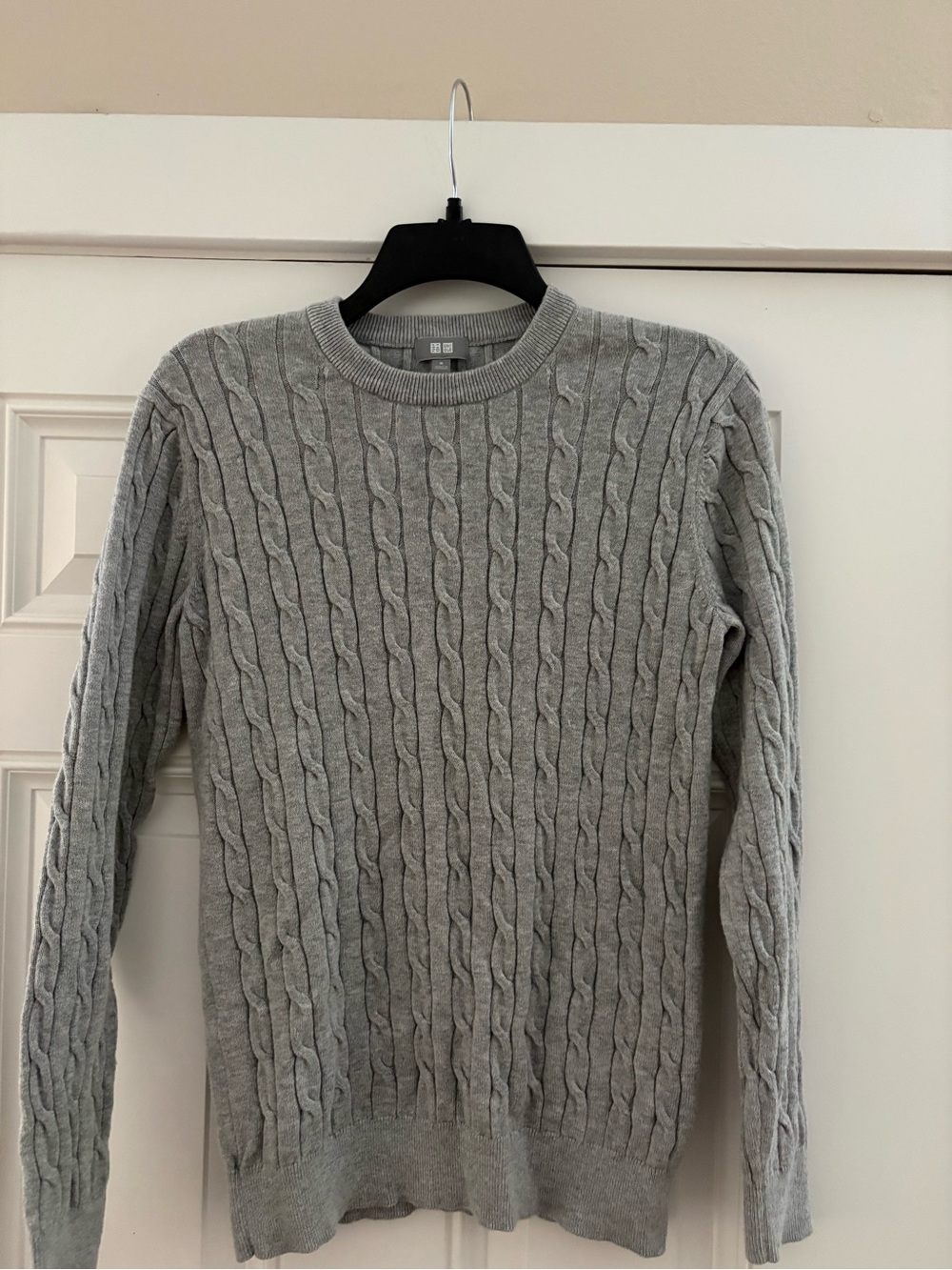 Women’s Gray Uniqlo Cable Knit Sweater
